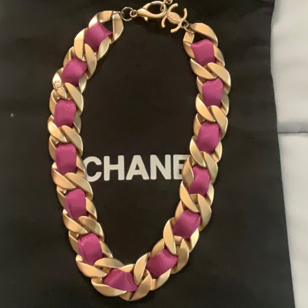 CHANEL Gold and Pink Chunky Chain Necklace - Picture 5 of 10